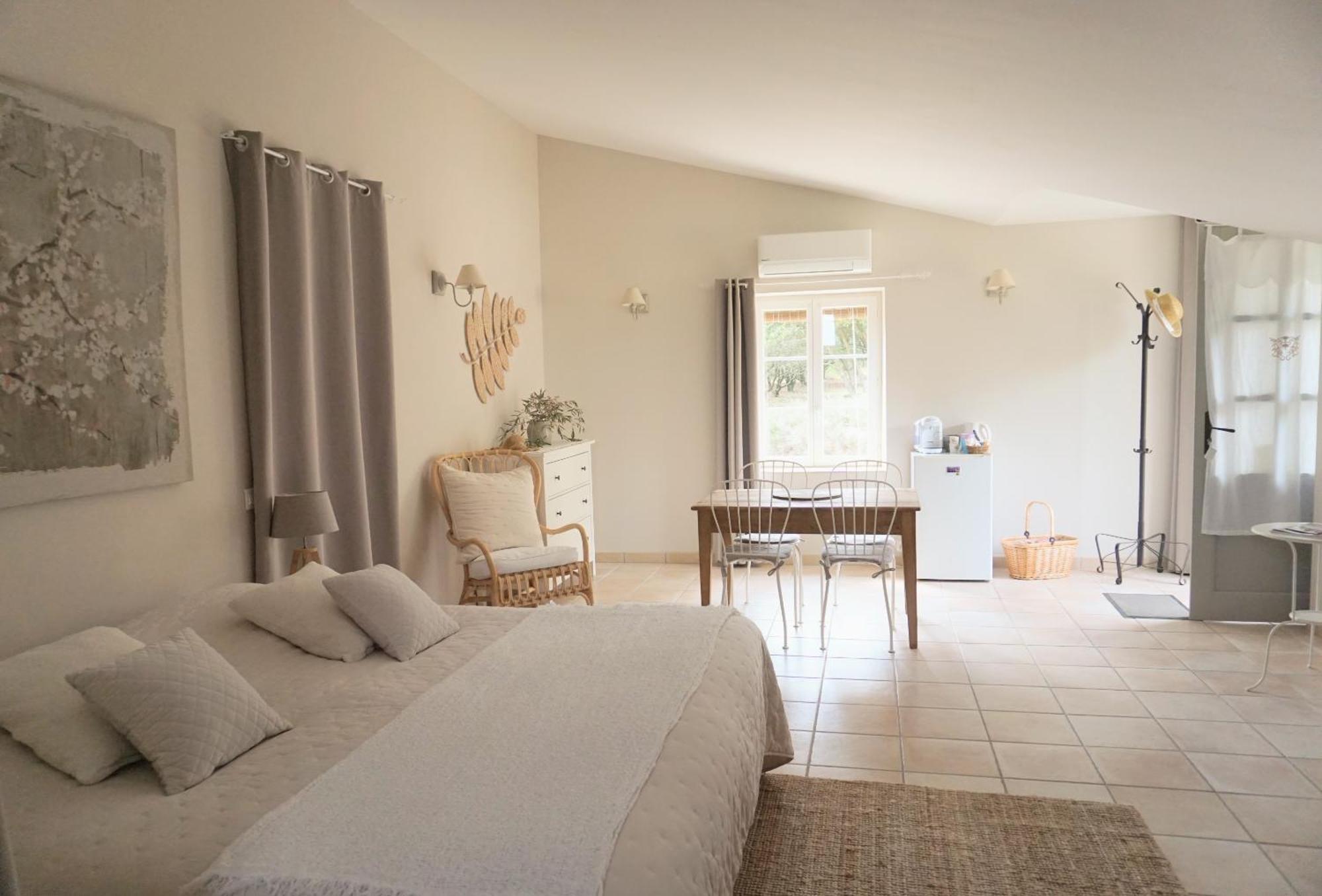 La Ferme Les Eybrachas Hotel Réauville Quarto foto